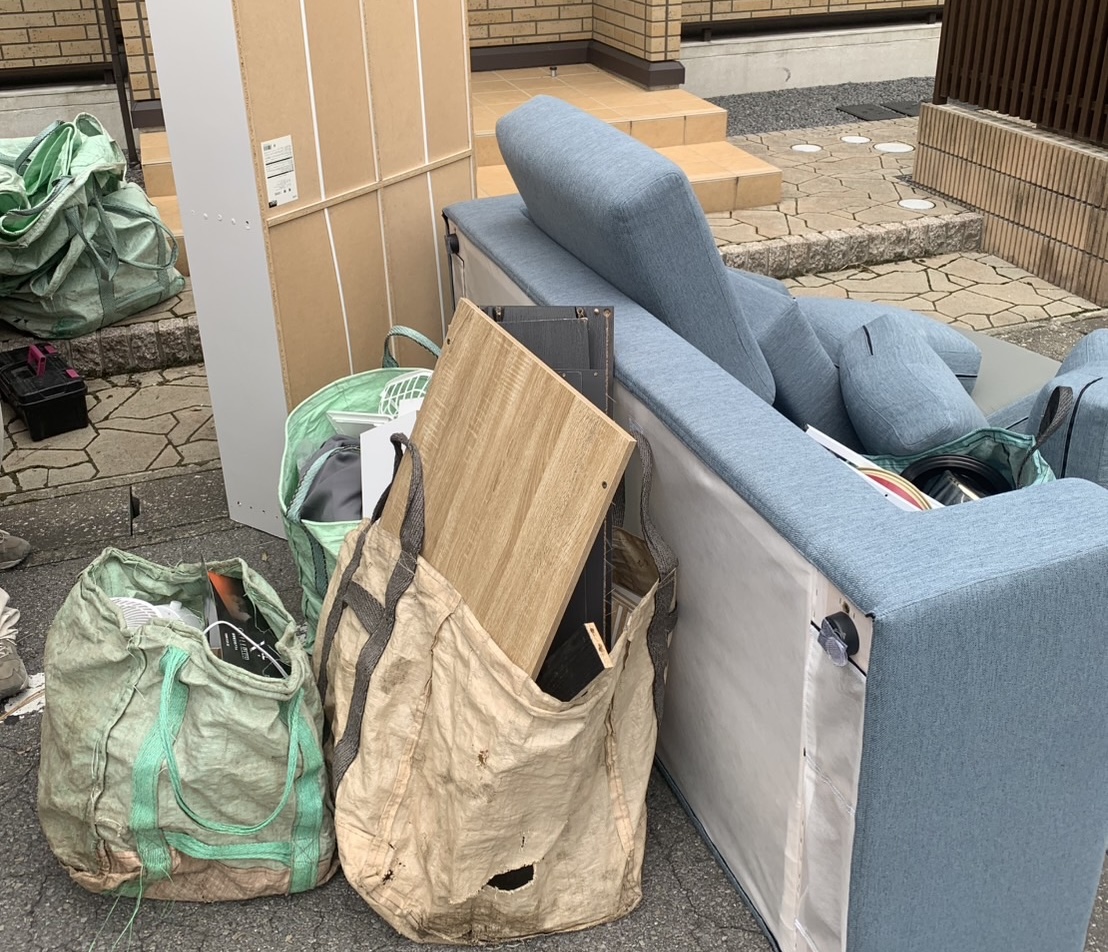 結婚を機に独身時代の家具を一気に手放しました